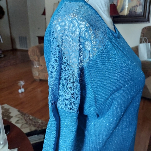 Ladies knit top - Picture 3 of 5